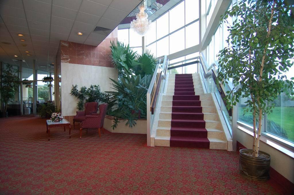 Quality Inn & Conference Center Maple Shade Buitenkant foto